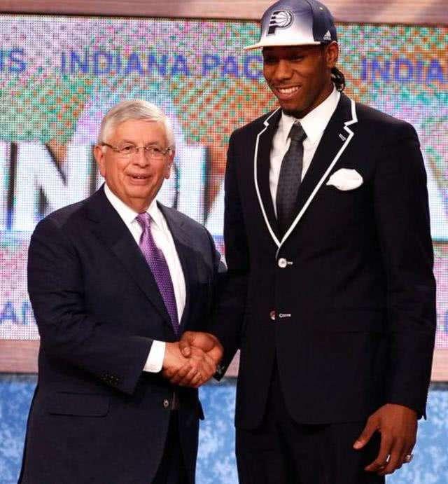 卡帅：布翁焦尔诺为现役意大利队最佳后卫，他控球能力很出色（卡帅：布翁焦尔诺堪称现役意大利队最强后卫，控球能力一流）