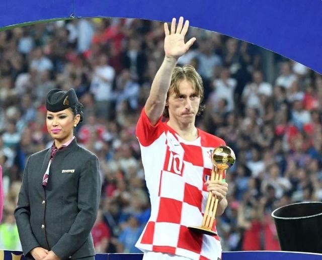 古利特＆亨利批巴萨高位压迫：为何执着于一个注定失败的战术？（古利特、亨利质疑巴萨高位逼抢：何以执迷于一套注定行不通的打法？）