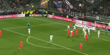 足球巴萨公布主力中场伤情，将缺阵一月