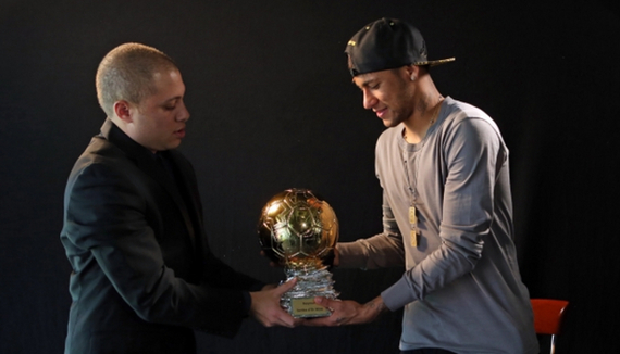 梅开二度，弗格森成为第3位代表意大利球队欧战进球的爱尔兰人（独中两元，弗格森跻身为意大利俱乐部在欧战破门的第三位爱尔兰球员）