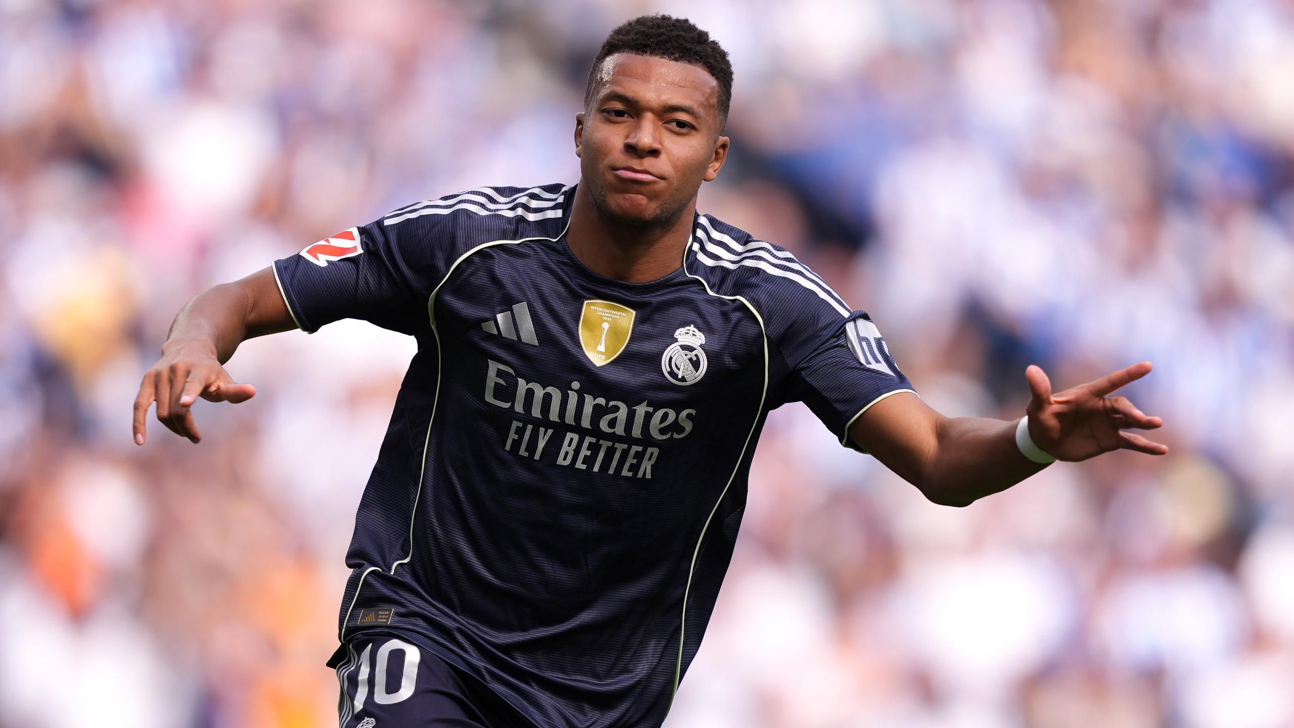 阿迪官网闹乌龙：阿根廷球衣可选印欧预赛臂章，甚至有人已收货（阿迪官网出错：阿根廷球衣竟可加印欧预赛臂章，已有买家收货）