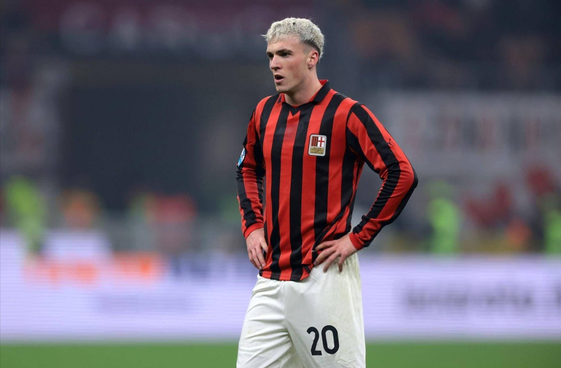 记者：邓卓翔尚未与三镇有进一步沟通，三镇目前也没换帅消息（记者称邓卓翔与三镇暂无进一步沟通，俱乐部暂未有换帅消息）