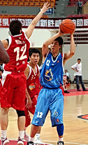 跟队记者：邓弗里斯因脚踝受伤可能缺阵至12月中旬左右（队记：邓弗里斯脚踝伤势或将缺席至12月中旬）