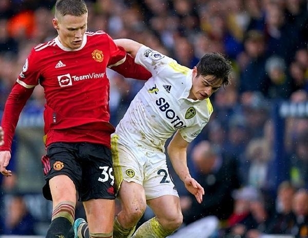 受伤的彭啸进入战上海U20的替补席，此前球员遭遇韧带损伤