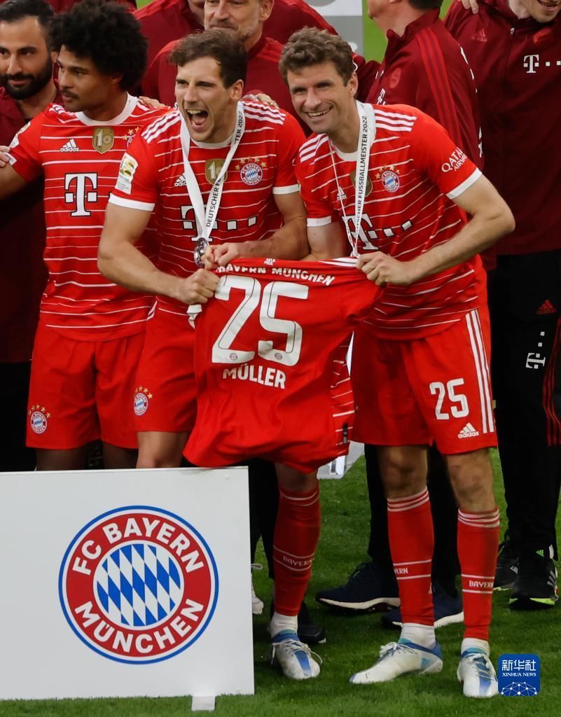 记者：齐尔克泽有可能会离队，曼联有信心从他身上收回转会费