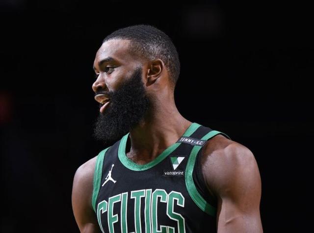 邓加：巴西球员和欧洲球员是不一样的，他们总想上场踢球（邓加：巴西球员有别于欧洲球员，人人都渴望出场）