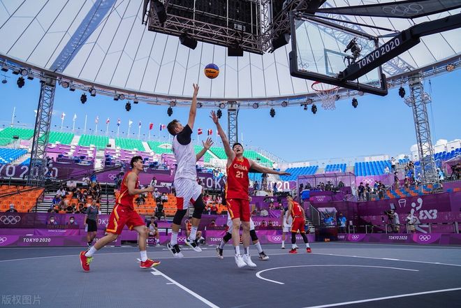 鲍威尔：高诗岩做出了非常好的表率作用 他能够把全队融在一起（鲍威尔赞高诗岩：以身作则，带动全队融为一体）